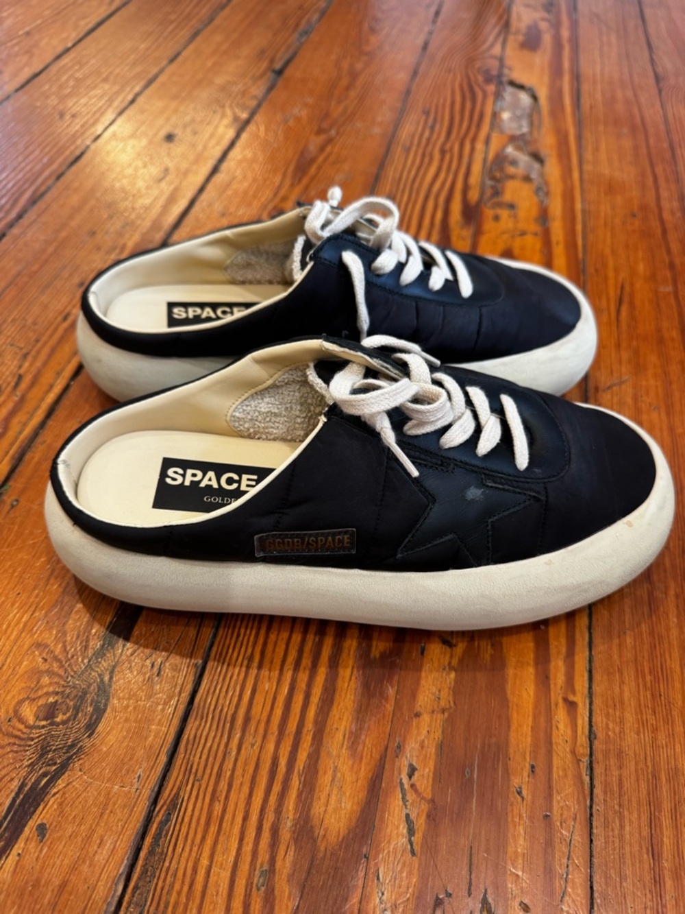 Golden Goose Black Women’s Space Star Sneakers with White Sole and Laces. - Picture 2 of 5